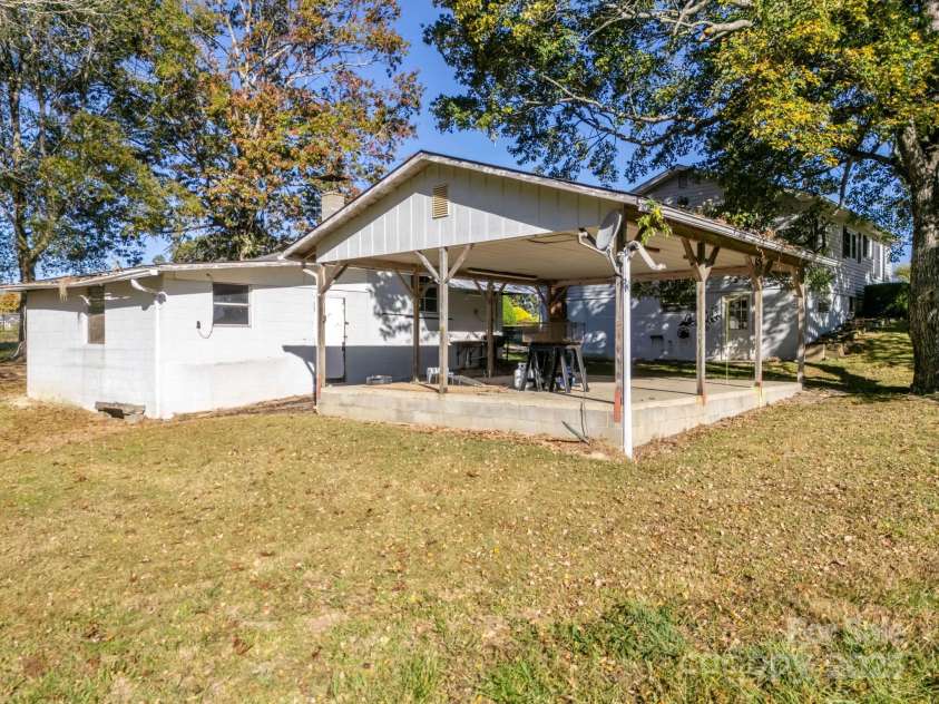 628 New Hope Road, Flat Rock, NC 28731.  MLS# CAR4326419, YatesRealty ID 4638. 