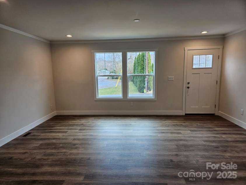 66 Long Street, Waynesville, NC 28786.  MLS# CAR4202264, YatesRealty ID 4638. 