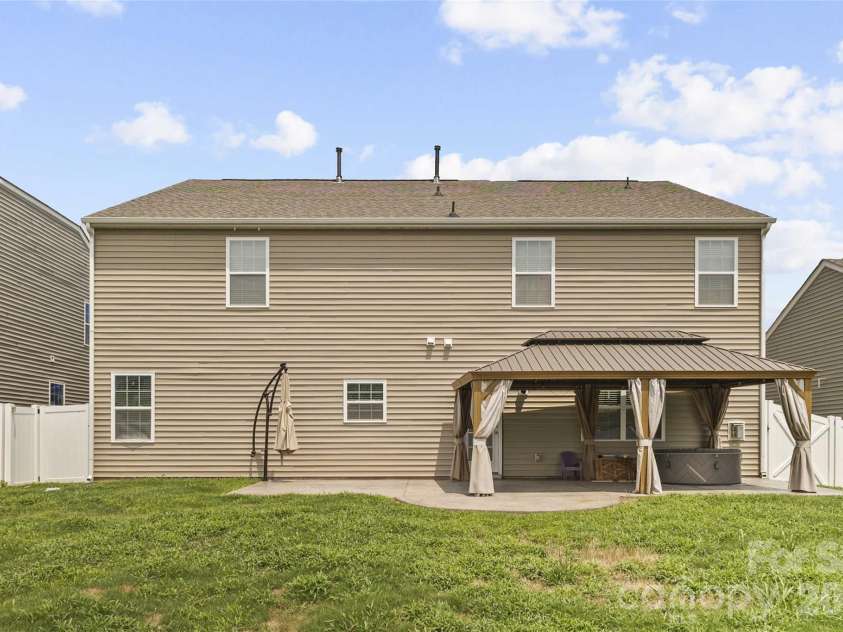 134 Giant Oak Avenue, Statesville, NC 28677.  MLS# CAR4410023, YatesRealty ID 46384. 