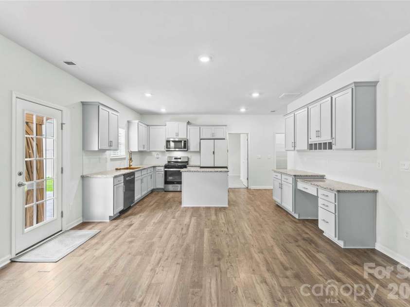 134 Giant Oak Avenue, Statesville, NC 28677.  MLS# CAR4410023, YatesRealty ID 46384. Chefs Kitchen