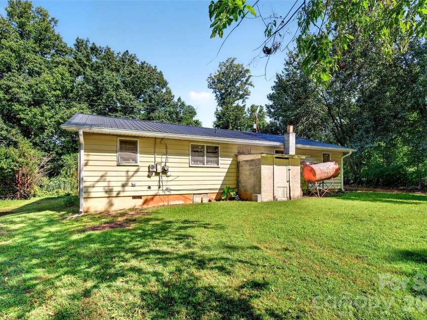55 Edwards Drive, Nebo, NC 28761.  MLS# CAR4417436, YatesRealty ID 46385. 