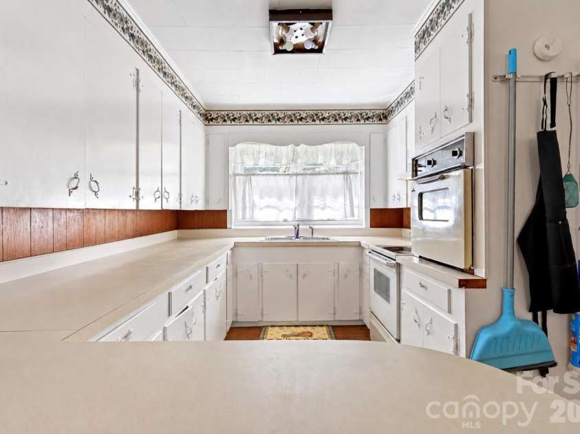55 Edwards Drive, Nebo, NC 28761.  MLS# CAR4417436, YatesRealty ID 46385. 