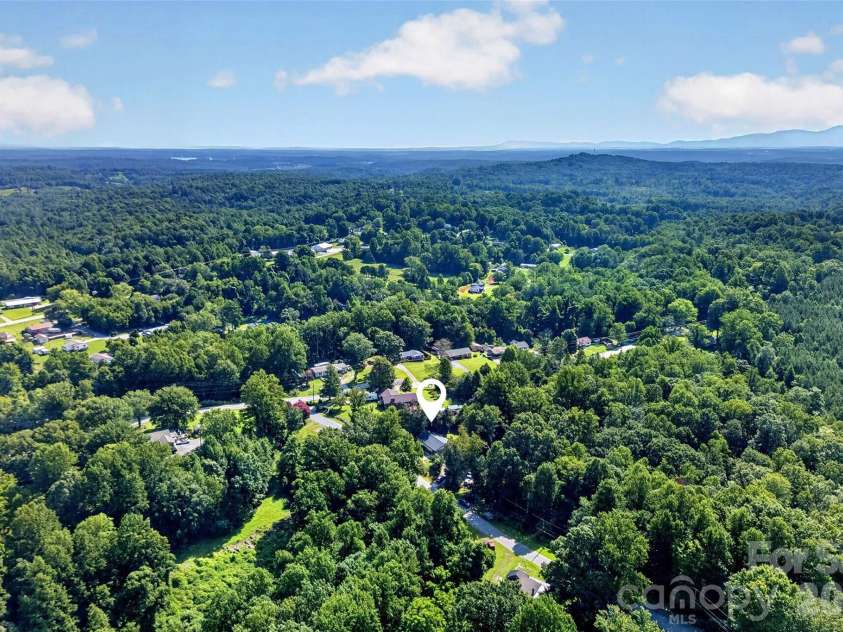 55 Edwards Drive, Nebo, NC 28761.  MLS# CAR4417436, YatesRealty ID 46385. 