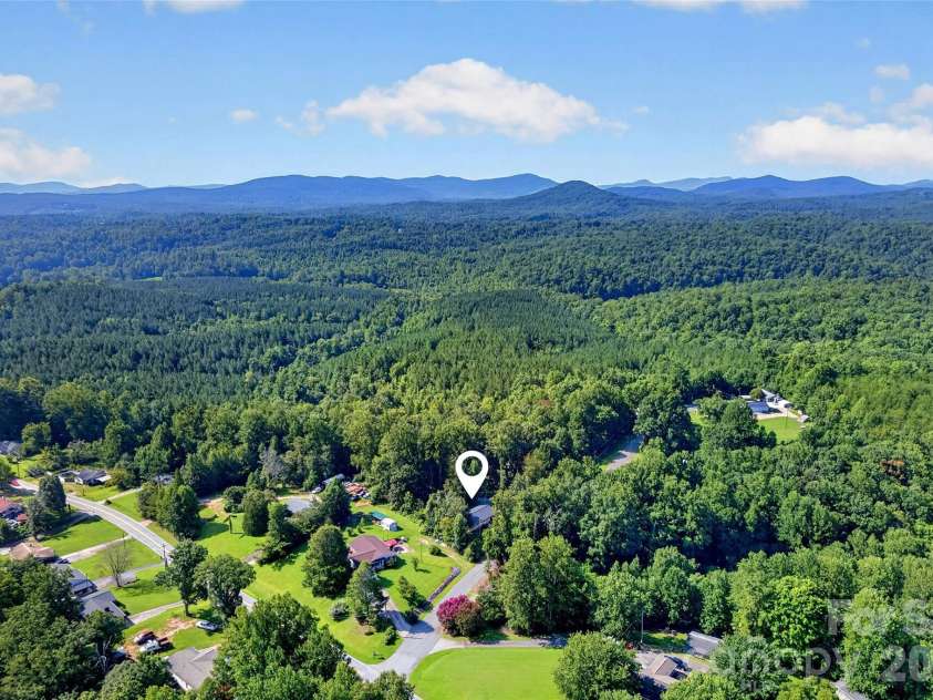 55 Edwards Drive, Nebo, NC 28761.  MLS# CAR4417436, YatesRealty ID 46385. 