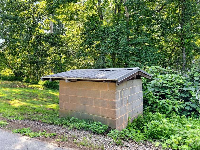 55 Edwards Drive, Nebo, NC 28761.  MLS# CAR4417436, YatesRealty ID 46385. Community Well