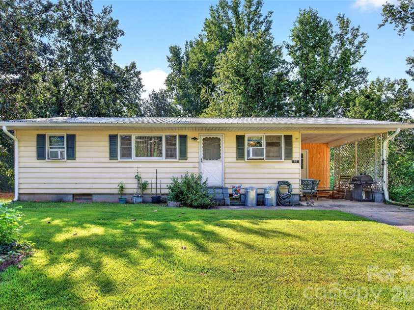 55 Edwards Drive, Nebo, NC 28761.  MLS# CAR4417436, YatesRealty ID 46385. Welcome home! Investor or basecamp delight.