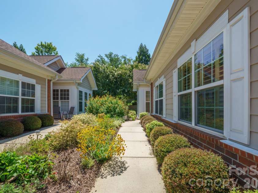 3221 Abbey Walk Lane, Matthews, NC 28105.  MLS# CAR4412406, YatesRealty ID 46386. 