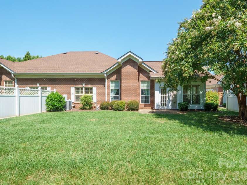 3221 Abbey Walk Lane, Matthews, NC 28105.  MLS# CAR4412406, YatesRealty ID 46386. 