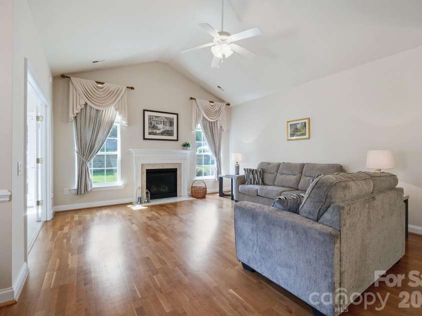 3221 Abbey Walk Lane, Matthews, NC 28105.  MLS# CAR4412406, YatesRealty ID 46386. 