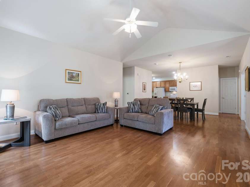 3221 Abbey Walk Lane, Matthews, NC 28105.  MLS# CAR4412406, YatesRealty ID 46386. 