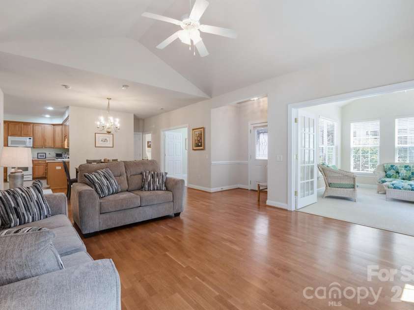 3221 Abbey Walk Lane, Matthews, NC 28105.  MLS# CAR4412406, YatesRealty ID 46386. 