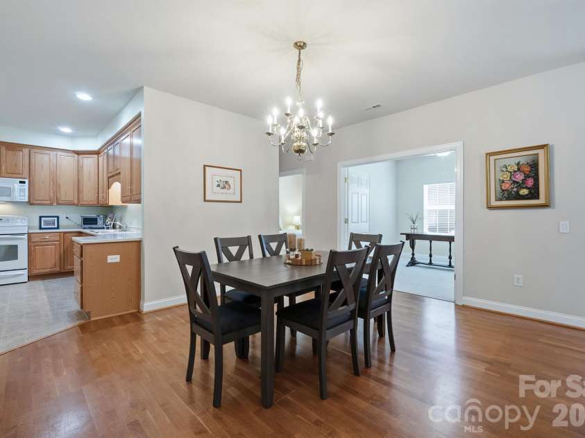3221 Abbey Walk Lane, Matthews, NC 28105.  MLS# CAR4412406, YatesRealty ID 46386. 