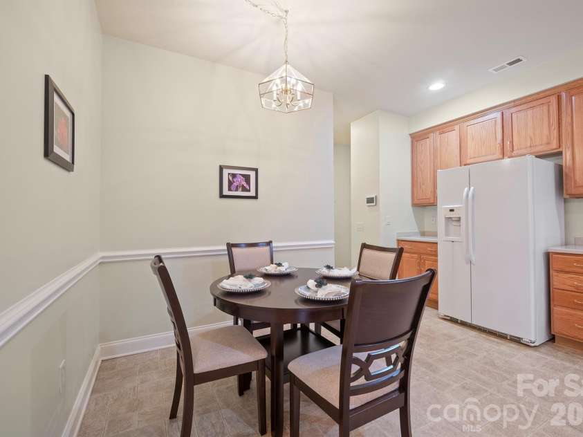 3221 Abbey Walk Lane, Matthews, NC 28105.  MLS# CAR4412406, YatesRealty ID 46386. 