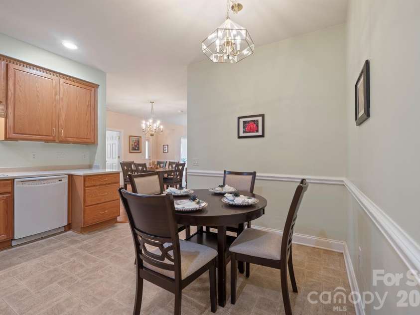 3221 Abbey Walk Lane, Matthews, NC 28105.  MLS# CAR4412406, YatesRealty ID 46386. 