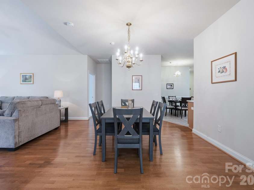 3221 Abbey Walk Lane, Matthews, NC 28105.  MLS# CAR4412406, YatesRealty ID 46386. 