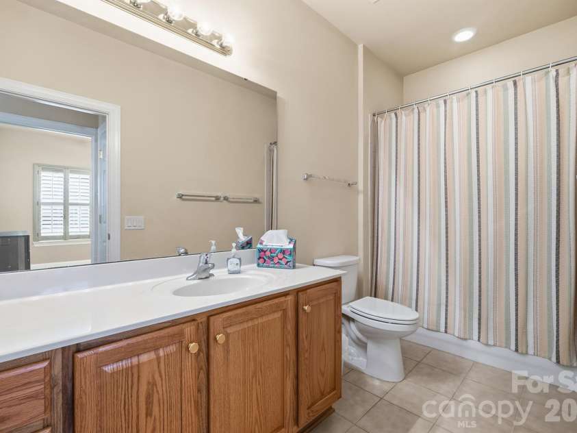 3221 Abbey Walk Lane, Matthews, NC 28105.  MLS# CAR4412406, YatesRealty ID 46386. 