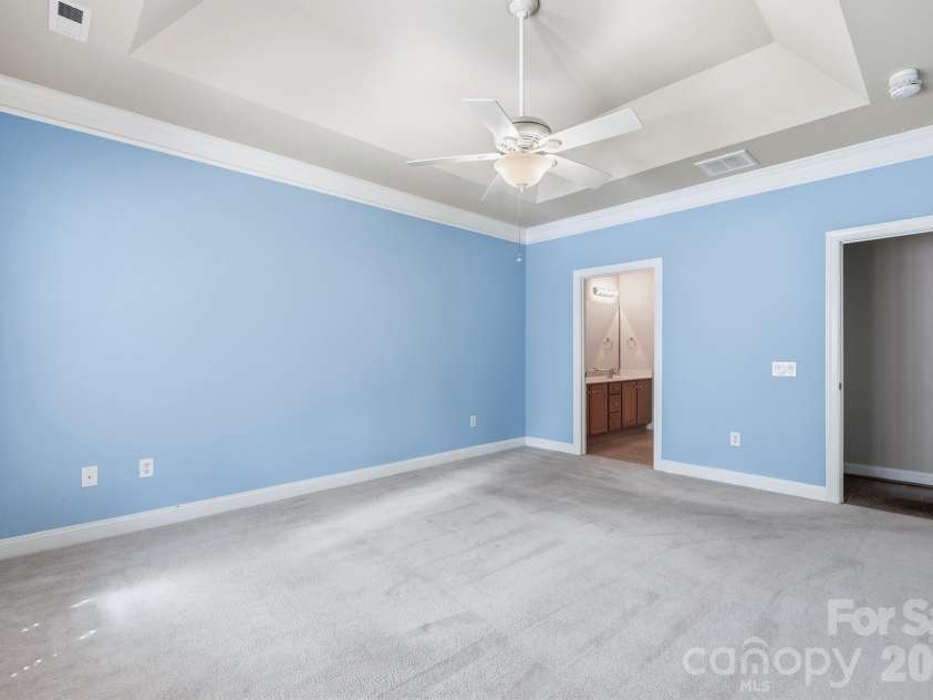 3221 Abbey Walk Lane, Matthews, NC 28105.  MLS# CAR4412406, YatesRealty ID 46386. 