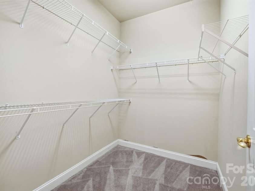 3221 Abbey Walk Lane, Matthews, NC 28105.  MLS# CAR4412406, YatesRealty ID 46386. 