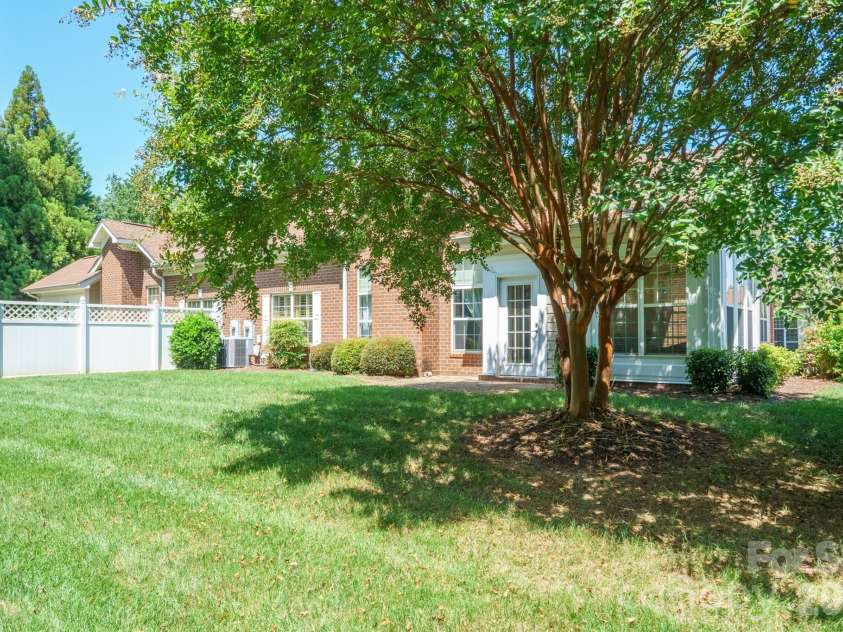 3221 Abbey Walk Lane, Matthews, NC 28105.  MLS# CAR4412406, YatesRealty ID 46386. 