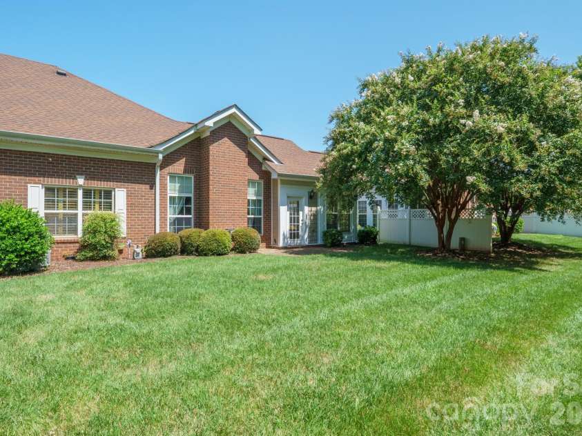 3221 Abbey Walk Lane, Matthews, NC 28105.  MLS# CAR4412406, YatesRealty ID 46386. 