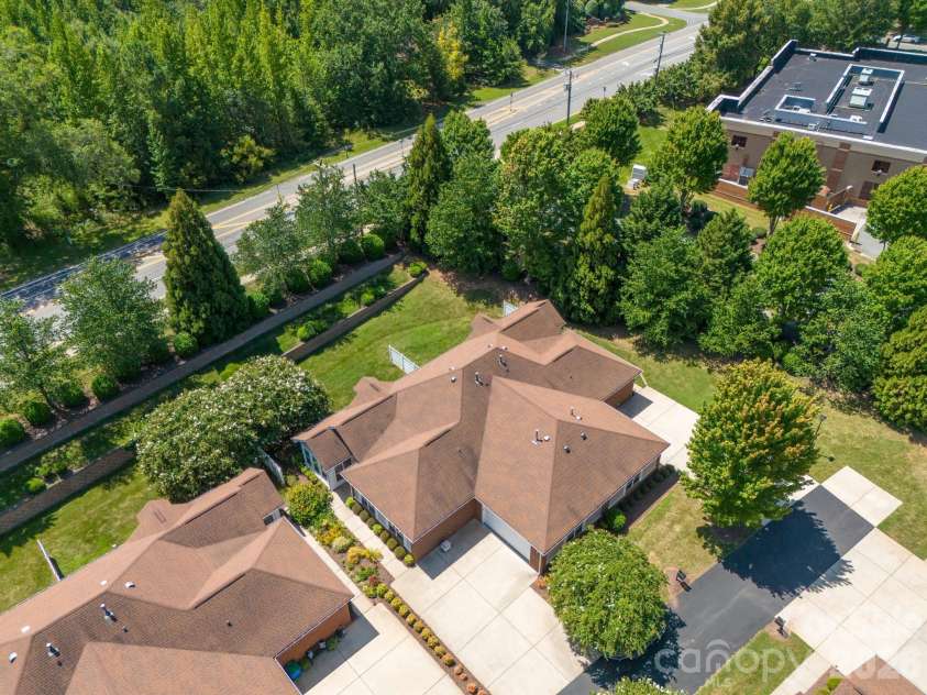 3221 Abbey Walk Lane, Matthews, NC 28105.  MLS# CAR4412406, YatesRealty ID 46386. 