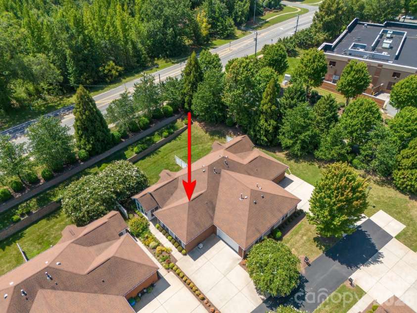 3221 Abbey Walk Lane, Matthews, NC 28105.  MLS# CAR4412406, YatesRealty ID 46386. 