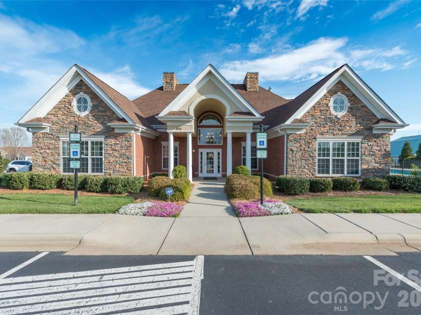 3221 Abbey Walk Lane, Matthews, NC 28105.  MLS# CAR4412406, YatesRealty ID 46386. 