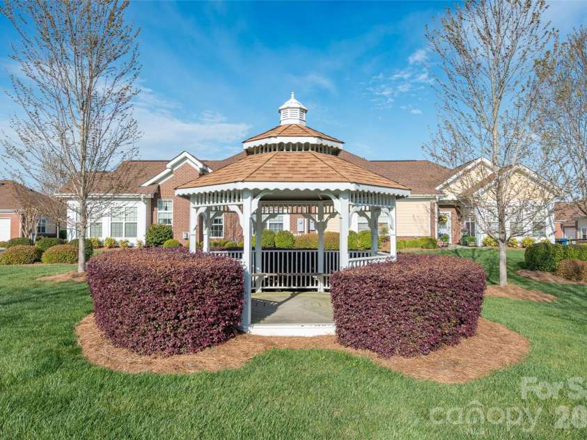 3221 Abbey Walk Lane, Matthews, NC 28105.  MLS# CAR4412406, YatesRealty ID 46386. 