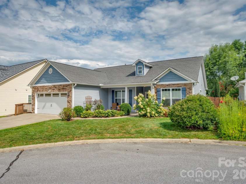131 Creekwalk Lane, Hendersonville, NC 28792.  MLS# CAR4416642, YatesRealty ID 46389. 