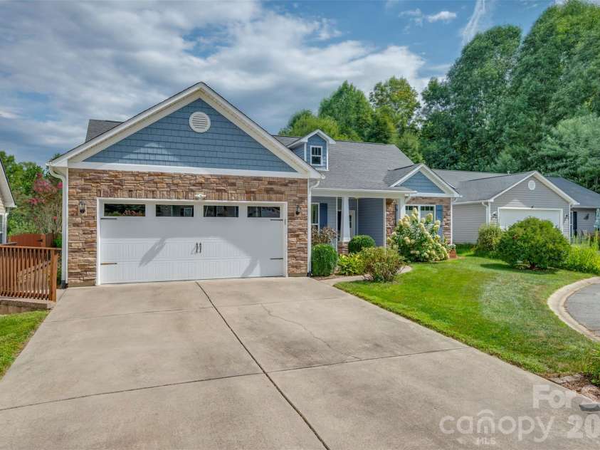131 Creekwalk Lane, Hendersonville, NC 28792.  MLS# CAR4416642, YatesRealty ID 46389. 