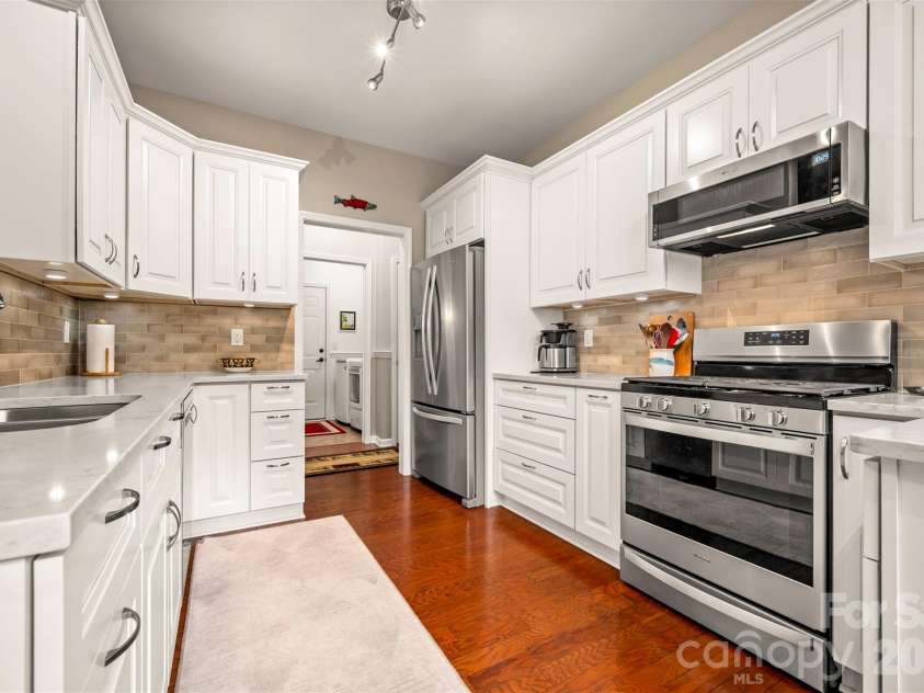 131 Creekwalk Lane, Hendersonville, NC 28792.  MLS# CAR4416642, YatesRealty ID 46389. 
