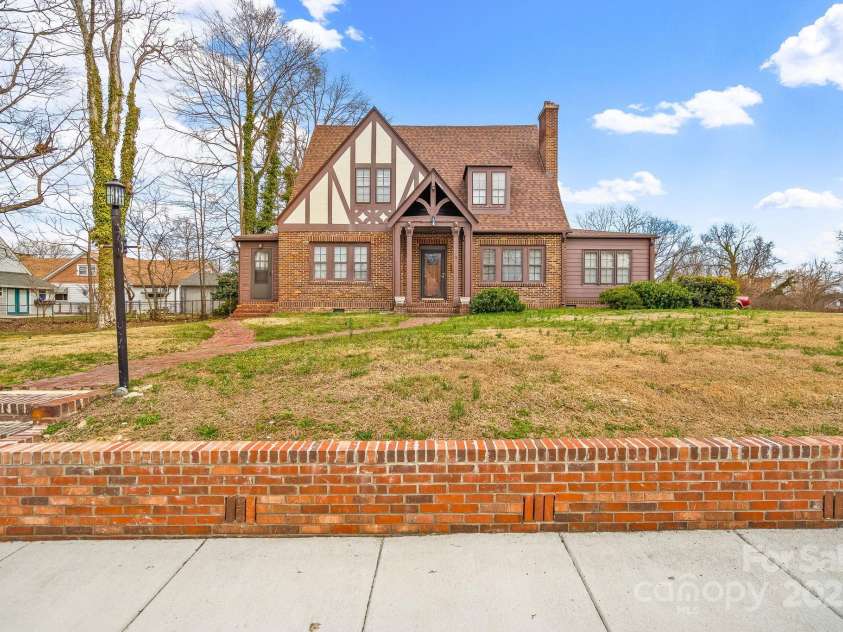 3 Elliott Drive, Thomasville, NC 27360.  MLS# CAR4229217, YatesRealty ID 4639. 