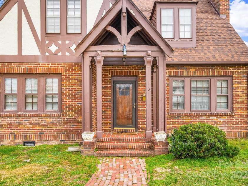 3 Elliott Drive, Thomasville, NC 27360.  MLS# CAR4229217, YatesRealty ID 4639. 