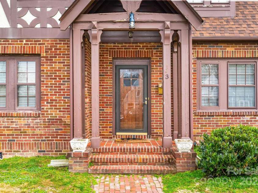 3 Elliott Drive, Thomasville, NC 27360.  MLS# CAR4229217, YatesRealty ID 4639. 