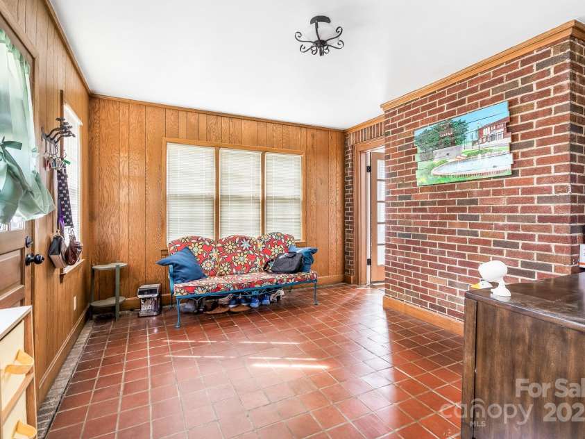 3 Elliott Drive, Thomasville, NC 27360.  MLS# CAR4229217, YatesRealty ID 4639. 