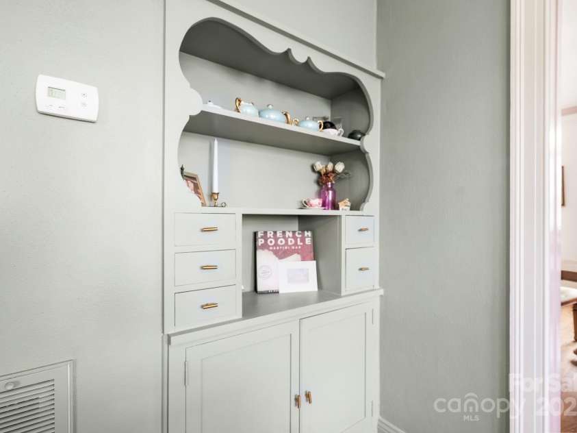 3 Elliott Drive, Thomasville, NC 27360.  MLS# CAR4229217, YatesRealty ID 4639. 