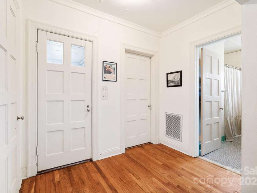 3 Elliott Drive, Thomasville, NC 27360.  MLS# CAR4229217, YatesRealty ID 4639. 