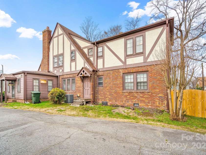 3 Elliott Drive, Thomasville, NC 27360.  MLS# CAR4229217, YatesRealty ID 4639. 