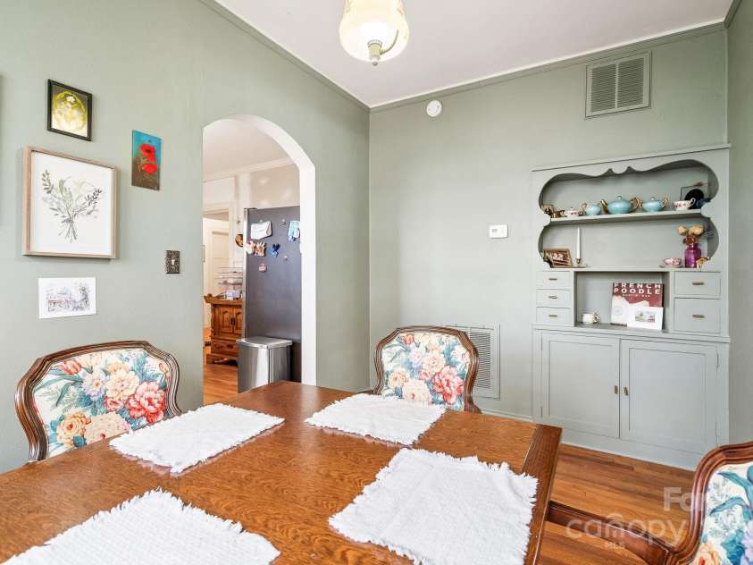 3 Elliott Drive, Thomasville, NC 27360.  MLS# CAR4229217, YatesRealty ID 4639. Breakfast Room