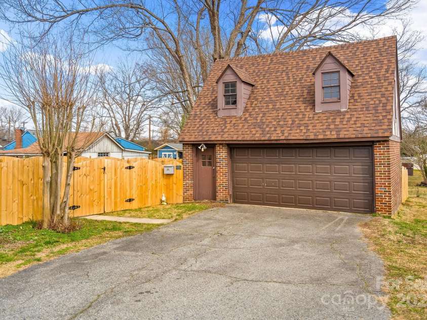 3 Elliott Drive, Thomasville, NC 27360.  MLS# CAR4229217, YatesRealty ID 4639. Detached Garage with storage space above