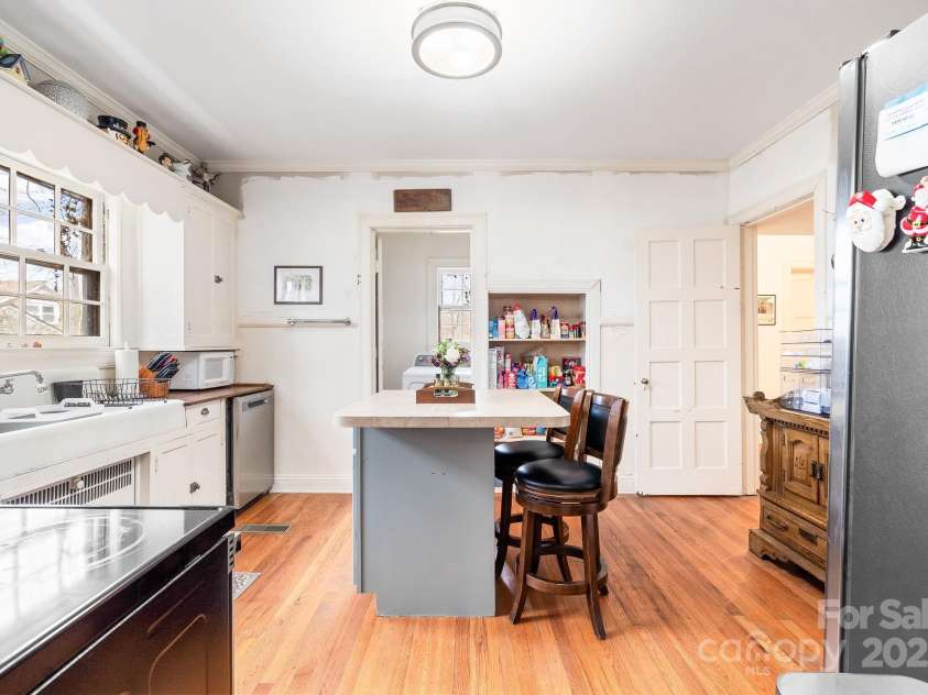 3 Elliott Drive, Thomasville, NC 27360.  MLS# CAR4229217, YatesRealty ID 4639. Kitchen