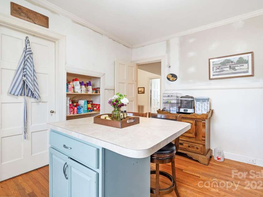 3 Elliott Drive, Thomasville, NC 27360.  MLS# CAR4229217, YatesRealty ID 4639. Kitchen