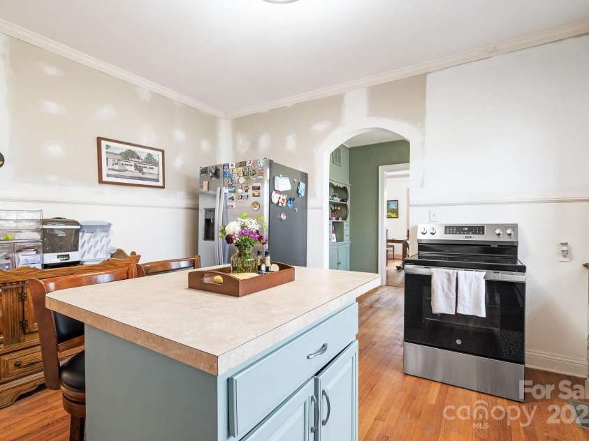 3 Elliott Drive, Thomasville, NC 27360.  MLS# CAR4229217, YatesRealty ID 4639. Kitchen