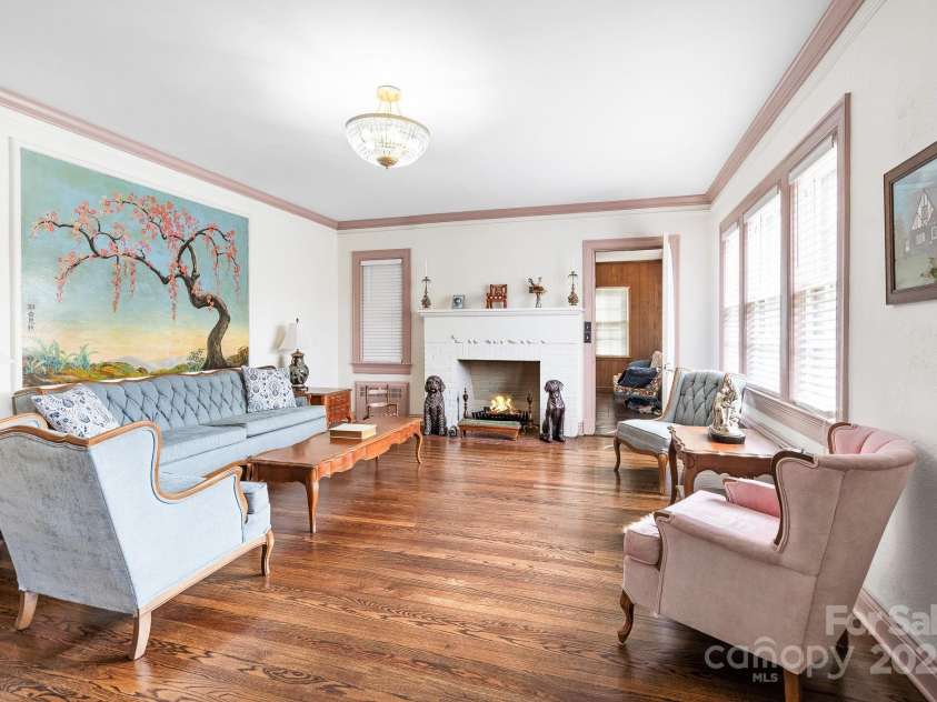 3 Elliott Drive, Thomasville, NC 27360.  MLS# CAR4229217, YatesRealty ID 4639. Living Room