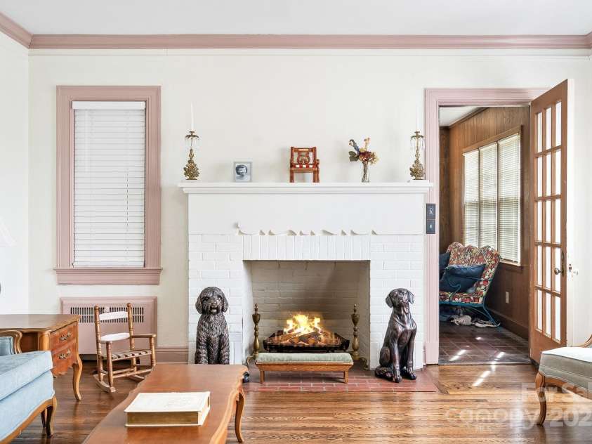 3 Elliott Drive, Thomasville, NC 27360.  MLS# CAR4229217, YatesRealty ID 4639. Living Room