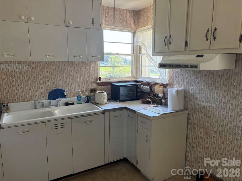 1308 Salem Road, Morganton, NC 28655.  MLS# CAR4417448, YatesRealty ID 46390. Kitchen