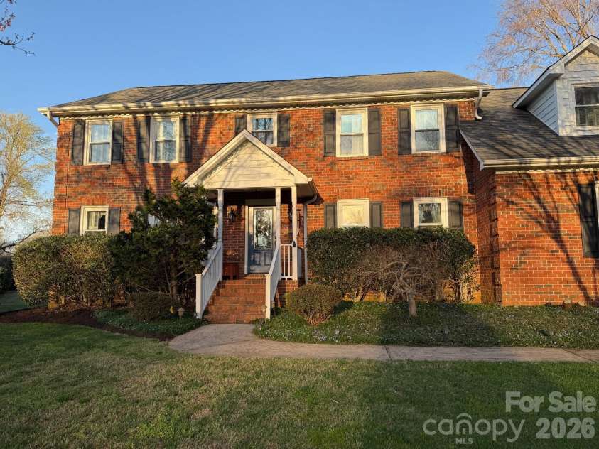 1511 Prancer Lane, Gastonia, NC 28056.  MLS# CAR4412780, YatesRealty ID 46391. 1511 Prancer Lane