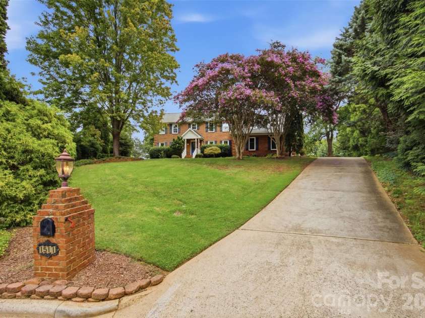 1511 Prancer Lane, Gastonia, NC 28056.  MLS# CAR4412780, YatesRealty ID 46391. Cul-de-sac entry