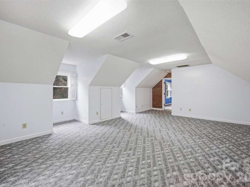 1511 Prancer Lane, Gastonia, NC 28056.  MLS# CAR4412780, YatesRealty ID 46391. Huge bonus room - over 26' x 19'