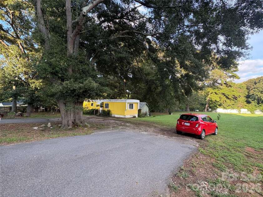 875 Hilldale Drive, Lancaster, SC 29720.  MLS# CAR4417415, YatesRealty ID 46392. 